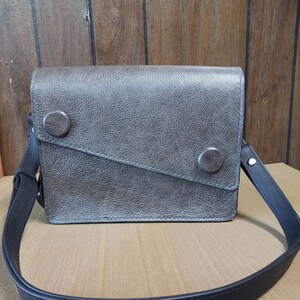 Chic and Compact Small Leather Purse with Magnetic Closure – Ideal Crossbody Bag for Women