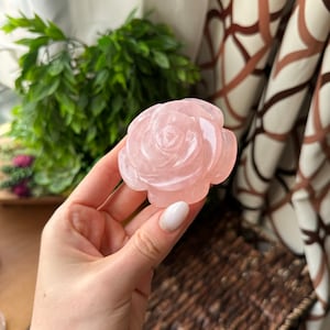 Rose Quartz Rose, Rose Quartz Flower, Rose Quartz Carving, Crystal Rose Quartz Carving, Rose Quartz Crystal, Rose Quartz Pocket Stone, *04