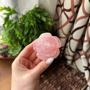 Rose Quartz Rose, Rose Quartz Flower, Rose Quartz Carving, Crystal Rose Quartz Carving, Rose Quartz Crystal, Rose Quartz Pocket Stone, *05