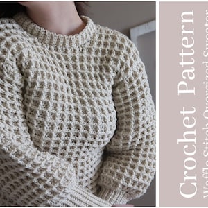 Puede incluir: Un patrón de crochet para un suéter de punto de waffle de gran tamaño. El patrón está escrito en inglés e incluye instrucciones para hacer el suéter.