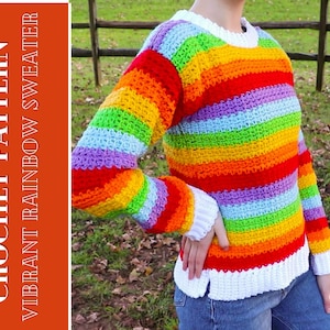 Könnte beinhalten: Ein bunter Regenbogen-gestreifter Häkelpullover mit weißen Abschlüssen. Der Pullover ist mit einem strukturierten Stich gearbeitet und hat eine lockere Passform.