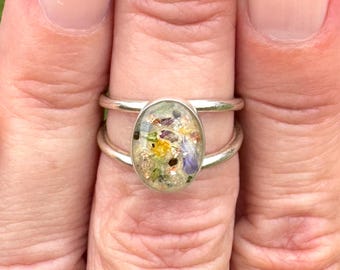 Oval Sterling Silver Memorial Ring: Flower, Pet Loss & Cremains Keepsake