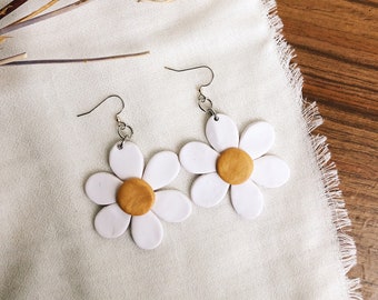 White Daisy Drop Earrings | Polymer Clay Earrings, Retro Jewelry, Lightweight, Statement Earrings, Floral Earrings, Flower Jewelry