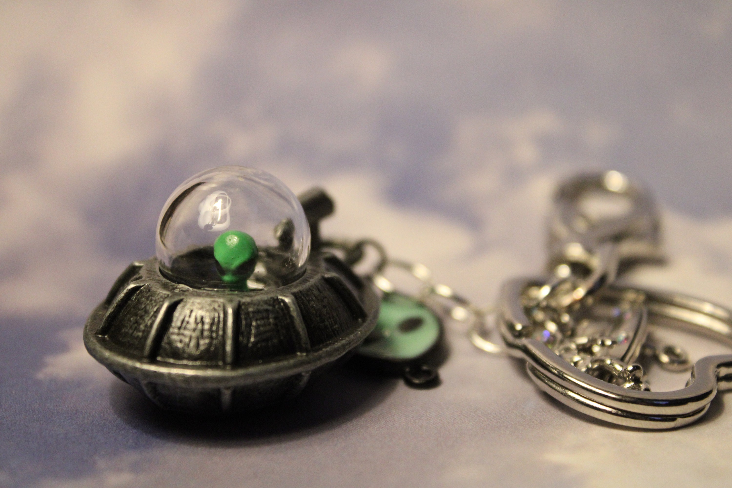 Alien Spaceship Keychain | Glow in the Dark Alien Head | - Etsy