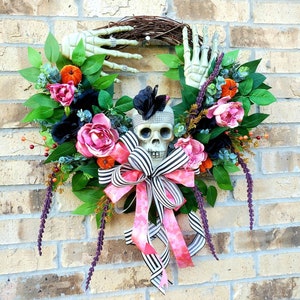 Halloween luxury Wreath, Skull and Hands Halloween Door Wreath, Skeleton Wreath, Spooky Halloween Front Door Wreath, Pumpkin Wreath