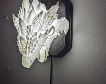 Monster Hunter Rathalos inspired wall trophy lamp to decorate your room: bedroom, playroom or office.