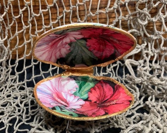 Hibiscus Gilded Decoupaged Quahog Clam with Display Stand
