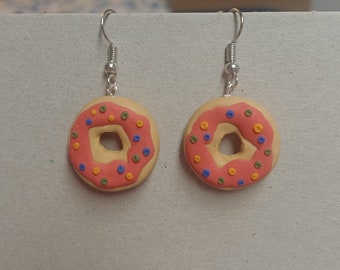 Donut oorbellen - kleine oorbellen handgemaakt cadeau strooi donuts donuts