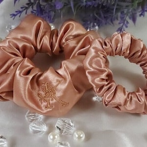 Personalized Set Initial Satin Scrunchie  | Custom Embroidery Satin Scrunchie | Initial Scrunchie / bachelorette party / Bridal Shower