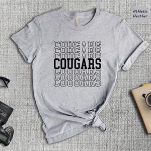 Camiseta de los Cougars, camiseta retro con la mascota apilada, camiseta con el espíritu escolar, regalo para los aficionados de los Cougars, camiseta de fútbol americano para el día del partido.