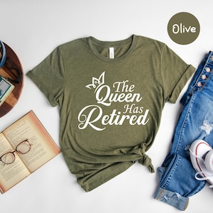 The Queen Has Retired Shirt, Officially Retired Shirt, The Legend Has Retired Shirt, Retirement Party Tee Bild 3