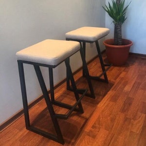 Bar stool