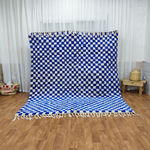Maßgeschneiderter marokkanischer Karoteppich, marokkanischer Berber-Karoteppich, Karoteppich - Schachbrettteppich, weicher farbiger Teppich, blau-weißer Teppich