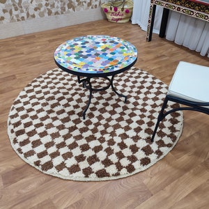 TAPPETO PERSONALIZZATO UNICO, Nuovo tappeto marocchino annodato a mano dal design rotondo, Tappeto berbero BeniOurain, Tappeto a scacchi bianchi e marroni, Tappeto marocchino in lana di pecora