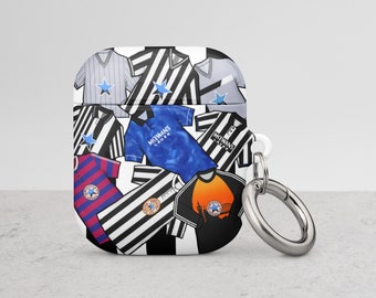 Estuche con temática retro Geordie para AirPods® inspirado en el fútbol