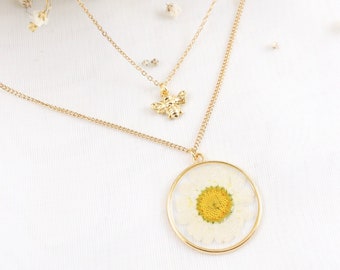 White Daisy Wildflower Necklace, Bee Charm Necklace, Botanical Nature Resin Necklace Pressed Flower Pendant, Gift For Her