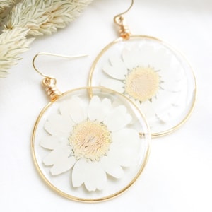 Daisy Circles | Circle Flower Earrings |Real Flower Earrings | Clear Botanical Earrings | Pressed Flower Earrings | Wildflower Resin Jewelry