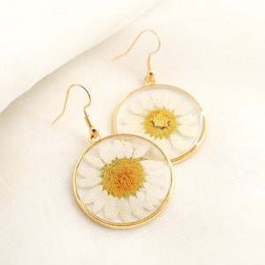 White Daisy Wildflower Earrings, Real Natural Pressed Flower Resin Earring, Botanical Nature Jewelry, Nature Lover Gift For Her