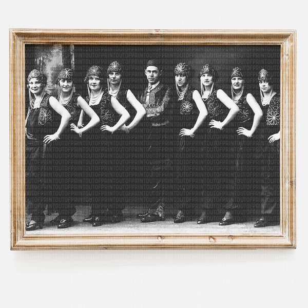 1920s Flapper Era Girls Posing, Group Portrait, Printable Wall Art, Instant Digital Download, Easy Print JPG Photo, Old Photo