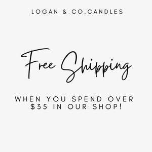 K&ouml;nnte beinhalten: Wei&szlig;er Hintergrund mit dem Text "LOGAN & CO. CANDLES" oben. Die Worte "Free Shipping" sind in einer kursiven Schrift geschrieben. Darunter steht der Text "WHEN YOU SPEND OVER 35$ IN OUR SHOP!"