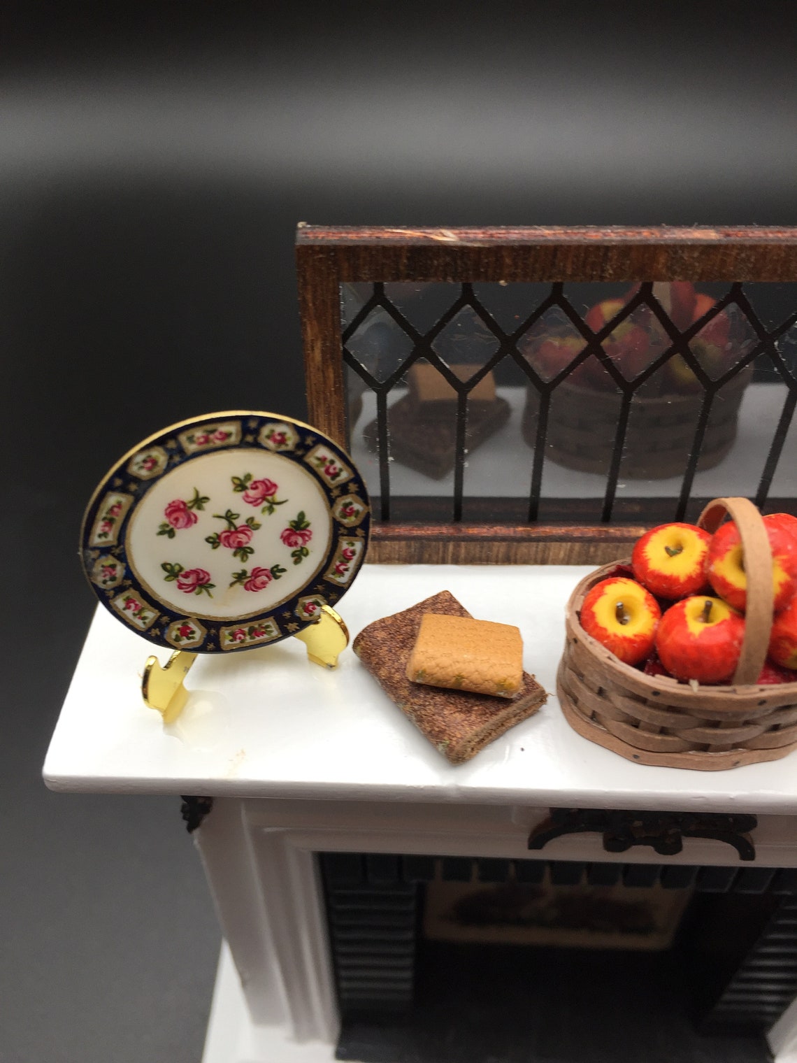 Casa de muñecas chimenea blanca en miniatura con manzanas y | Etsy