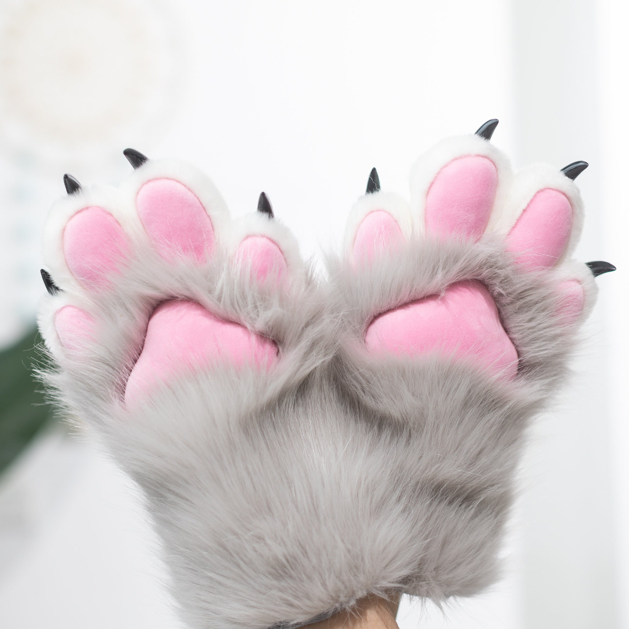 シルバーグレーの猫の足、ケモノの着ぐるみ、手作りの着ぐるみの