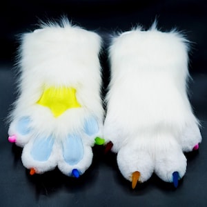 Weiße pelzige Hand Paws mit bunten Style Stern Pad | Flauschige Fursuit Teil Kostümzubehör Pelzige Handschuhe für Cosplay und Themen Events