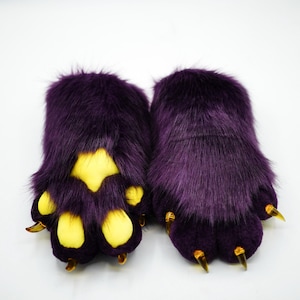 Dunkellila pelzige Pfoten mit Sternauflagen, Perfekt für Cosplay, Fursuits und Kostümzubehör Furry Convention Animal Themed Party Paws