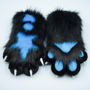 Patas de mão pretas e azuis estampadas com listras | Luvas de 4 dedos de pele macia e fofa para cosplay e eventos temáticos Convenção peluda