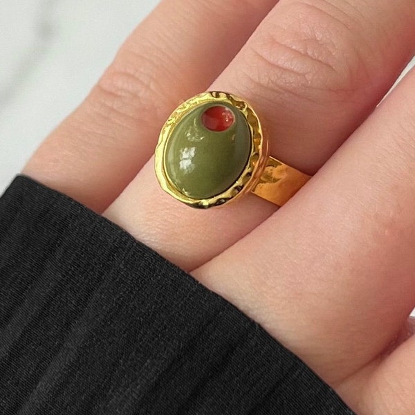 Anillo Olive Martini: Anillo de cóctel con baño de oro de 24 k