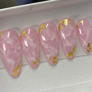 Stunning Rose quartz marble nails with gold flakes! marble press on nails! Styled in medium almond