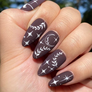 Nails maroon deals
