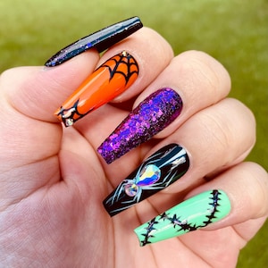 Style booo effrayant en longue ballerine presse sur les ongles