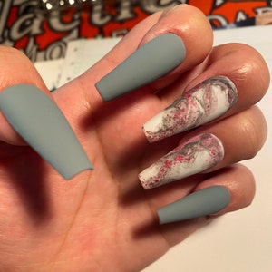 matte gray marble nails-grey ballerina nails-autumn nails-smokey grey nails styled in long ballerina