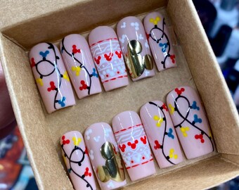 Herfstkerst Mickey / D i s n e y press op nagels, gestyled met medium amandel