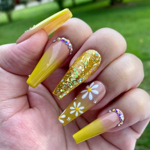 Beige to yellow ombré daisy nails-long ballerina press on nails image 3