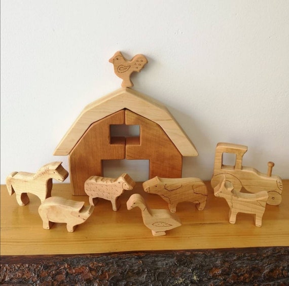 Wooden Tractor with farm animals Wooden Tractor with farm animals