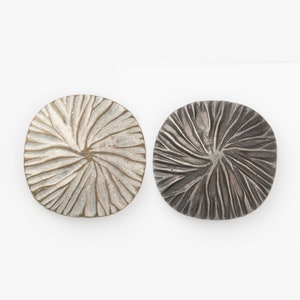 Seashell metal buttons (5pcs) - 33mm; Dark silver/Antique brass tin