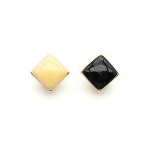 Piccolo pulsante quadrato (10 pezzi) - 14mm; Resina epossidica nero/avorio con finitura oro