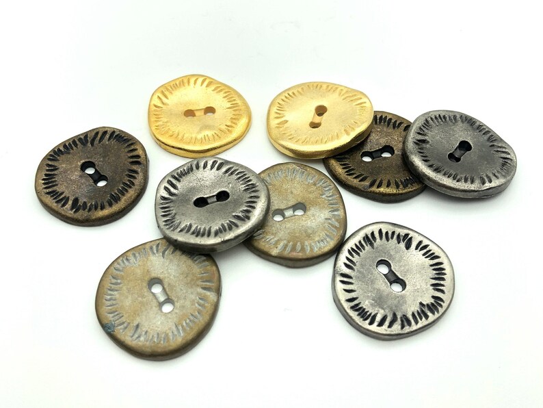 Botões vintage com 2 furos (10 unidades) - 22 mm; Dourado/Latão antigo/Prateado escuro/Latão estanhado imagem 2