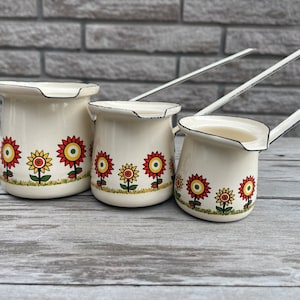 Ensemble de trois chauffe-cafetières turcs en émail Karaoglu vintage
