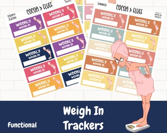 Puede incluir: Un conjunto de pegatinas imprimibles de colores para el seguimiento del peso, con una mujer de dibujos animados con una bata de baño rosa de pie sobre una báscula. Las pegatinas están etiquetadas como "Weekly Weigh In" y tienen diferentes fondos y diseños de colores. El texto "Cocoa & Fluff" aparece en la parte superior de las pegatinas.