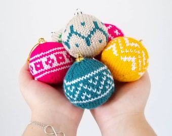 Holly Jolly Knit Baubles Pattern