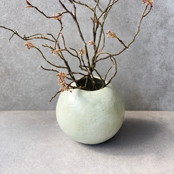 Kugelvase, Keramik. 13 cm. Blumenvase, Vase, Kugel