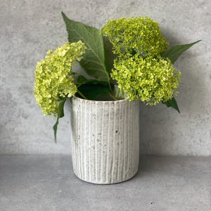 Small vase, 12 cm. Ceramic. Flower vase, table vase