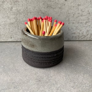 Match holder with lighting surface. Matches - storage. Ceramics. Height approx. 4 cm