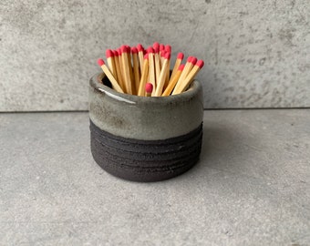 Match holder with lighting surface. Matches - storage. Ceramics. Height approx. 4 cm