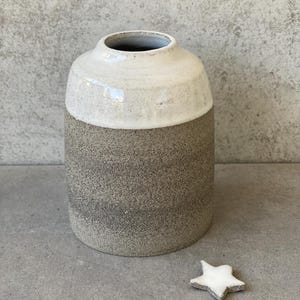 Vase, bottle vase, ceramic. 11.5 cm. Flower vase, table vase