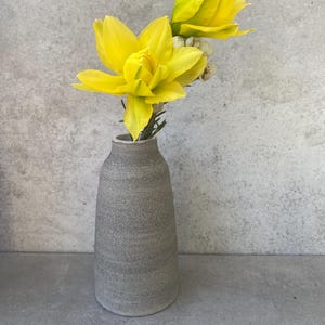 Small vase, bottle vase, ceramic. 13.5 cm. Flower vase, table vase