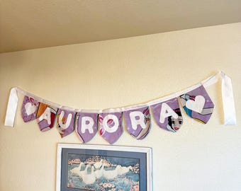 Gepersonaliseerde naambanner, geüpcycled stof, decor kinderkamer, handgemaakte babyshowercadeau, babynaambanner, aangepaste naambanner, babyshowercadeau